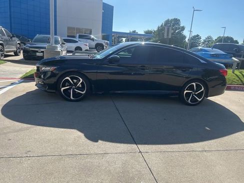 Used 2018 Honda Accord Sport image 2