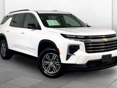 Used 2024 Chevrolet Traverse LT