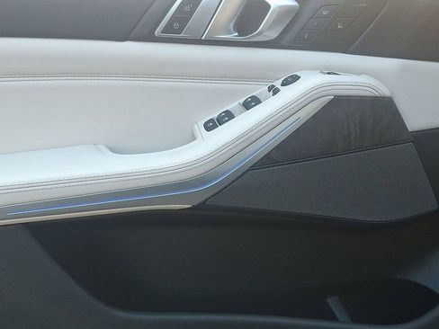 Used 2022 BMW X5 M50i w/ Premium Package image 13