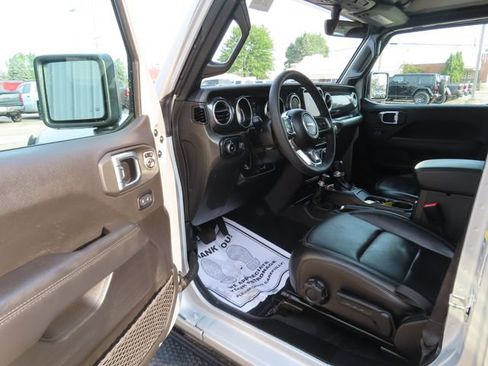 Used 2023 Jeep Wrangler Unlimited Sahara AWD/4WD image 17