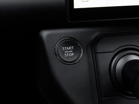 New 2026 Land Rover Defender 130 X-Dynamic SE AWD/4WD image 30