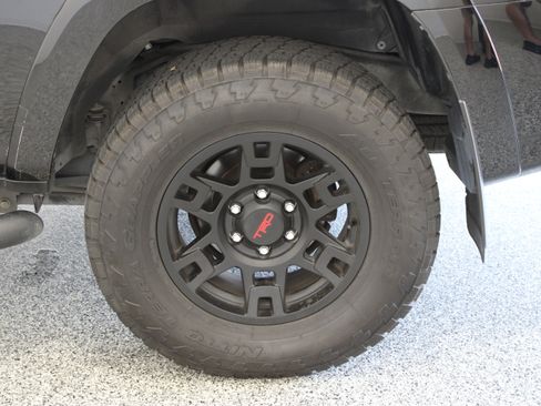 Used 2023 Toyota 4Runner SR5 Premium w/ Moonroof Package AWD/4WD image 10