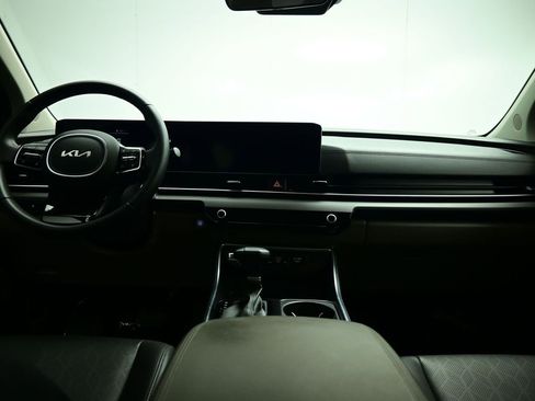 Certified 2025 Kia Carnival EX image 6