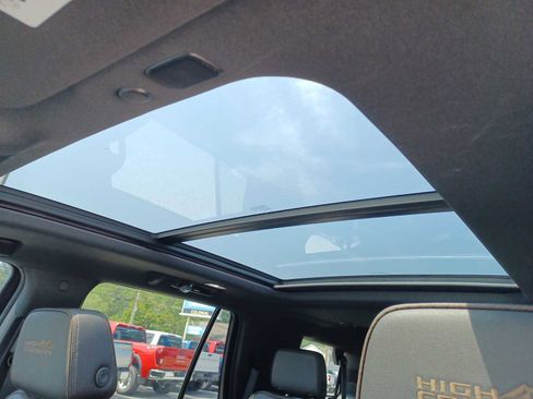 Used 2023 Chevrolet Tahoe High Country image 34