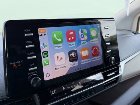 Used 2024 Toyota Sienna LE image 86