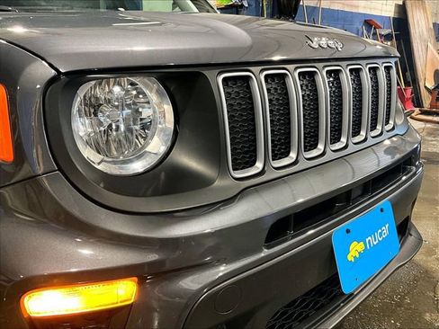 Used 2023 Jeep Renegade Latitude image 29