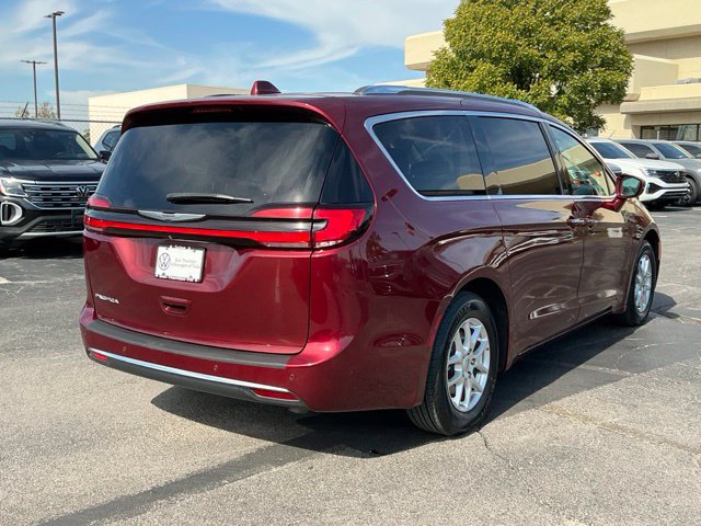 Used 2021 Chrysler Pacifica Touring-L FWD image 3