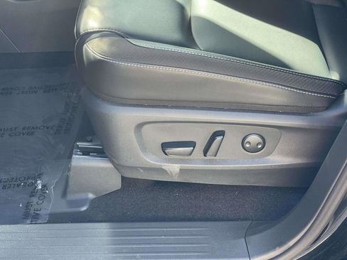 Used 2024 Nissan Pathfinder SL w/ SL Premium Package image 18