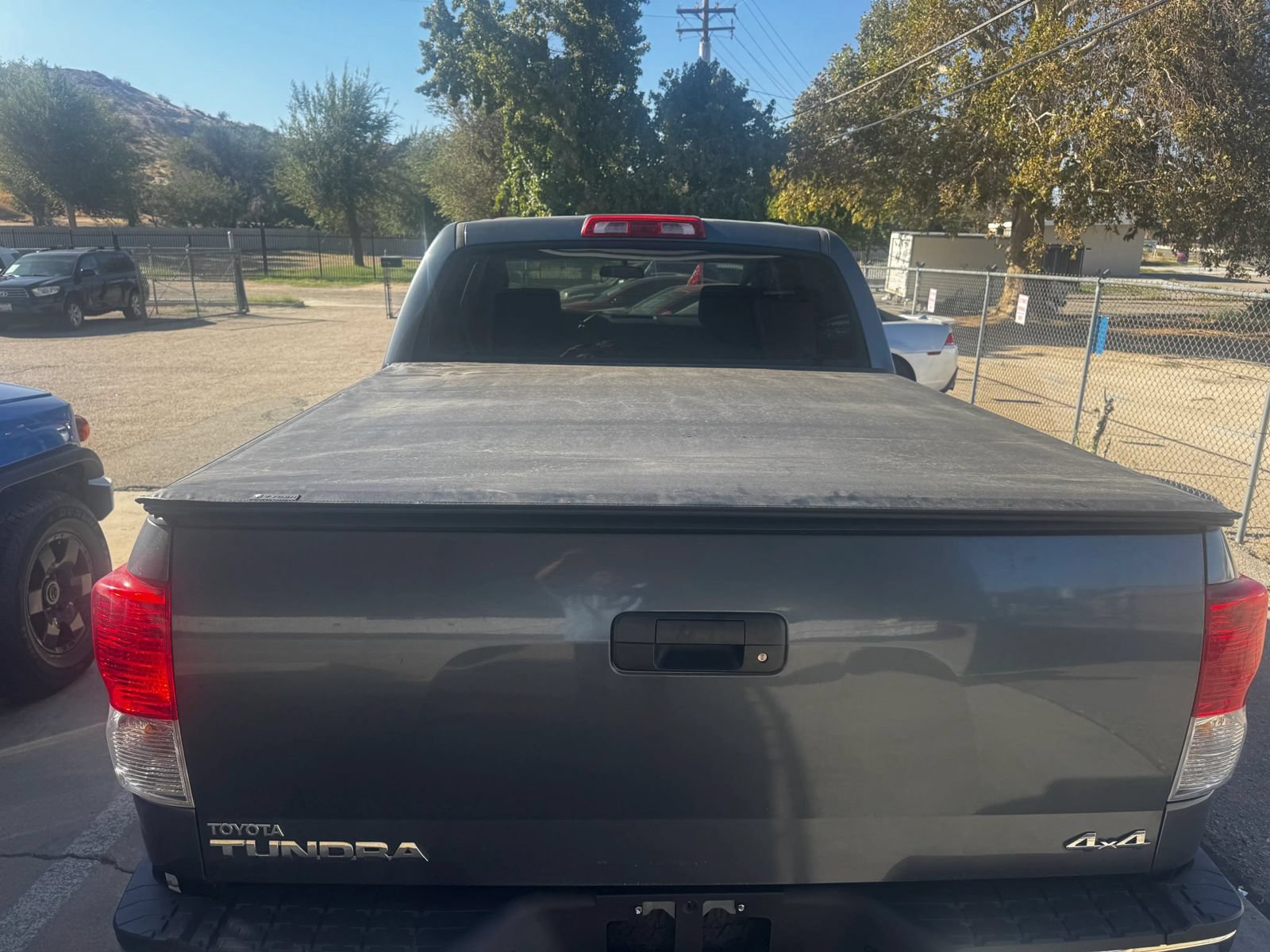 Used 2010 Toyota Tundra 4x4 CrewMax w/ Tow Pkg image 8