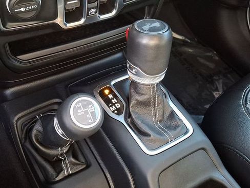 Used 2022 Jeep Wrangler Unlimited Sahara w/ Cold Weather Group image 16