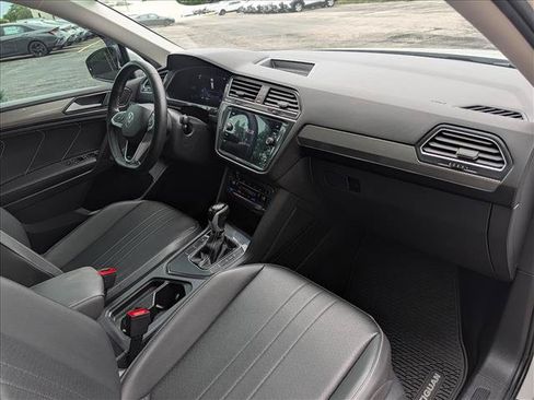 Certified 2023 Volkswagen Tiguan SE w/ Panoramic Sunroof Package FWD image 13
