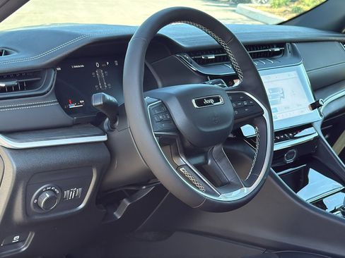 New 2026 Jeep Grand Cherokee Altitude AWD/4WD image 10