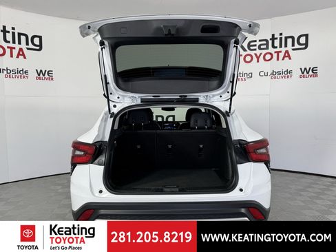 Used 2025 Chevrolet Trax LT w/ LT Convenience Package image 17