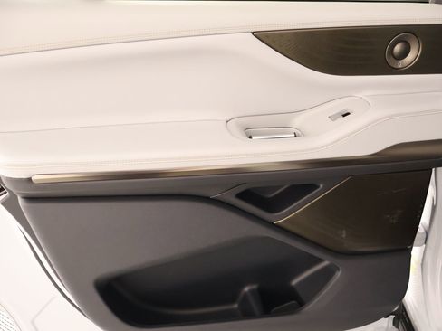 New 2026 Lincoln Navigator L Black Label AWD/4WD image 19