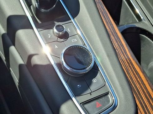 Used 2023 Cadillac Escalade ESV Premium Luxury image 18