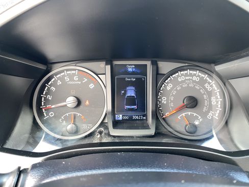 Used 2023 Toyota Tacoma SR AWD/4WD image 28