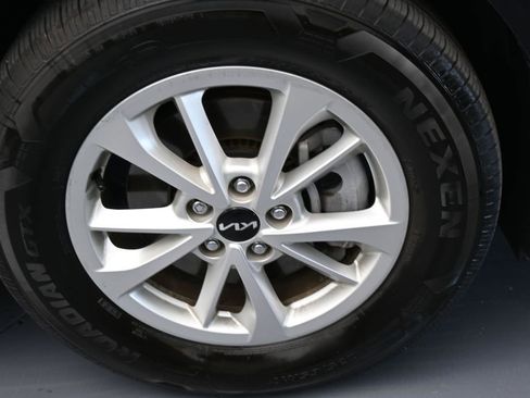 Used 2024 Kia Carnival LX FWD image 46