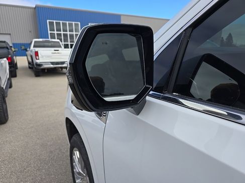 Used 2025 GMC Yukon Elevation image 5