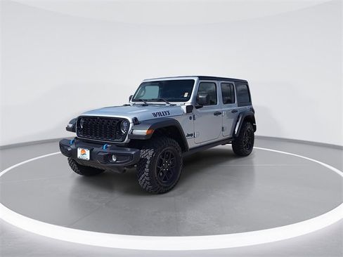 Used 2024 Jeep Wrangler Unlimited image 3