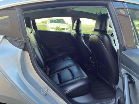 Used 2018 Tesla Model 3 Long Range RWD image 42