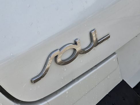 Used 2020 Kia Soul LX FWD image 16
