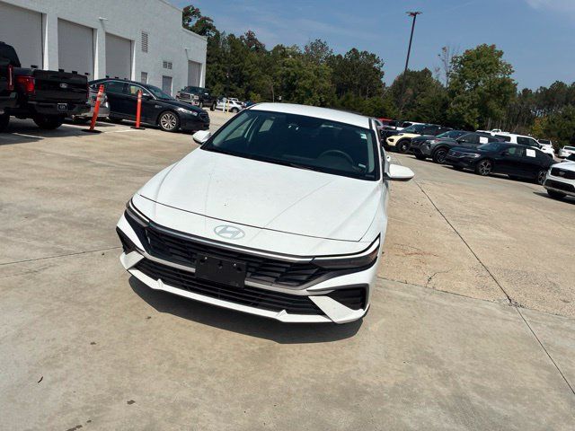 Used 2024 Hyundai Elantra SEL FWD image 7