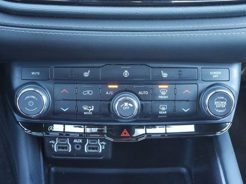 Used 2024 Dodge Durango SXT w/ SXT Blacktop Group AWD/4WD image 22