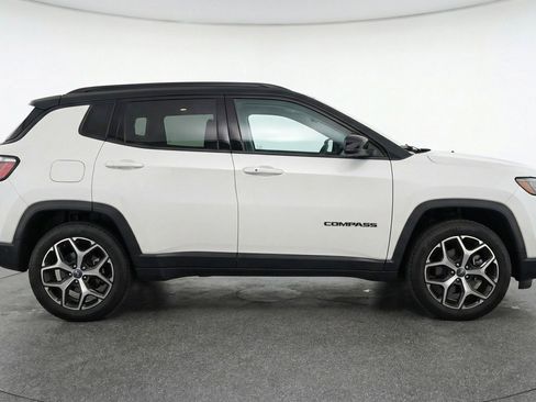 Used 2025 Jeep Compass Limited AWD/4WD image 11