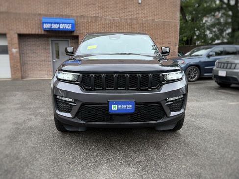 Used 2024 Jeep Grand Cherokee Limited w/ Black Appearance Package AWD/4WD image 2