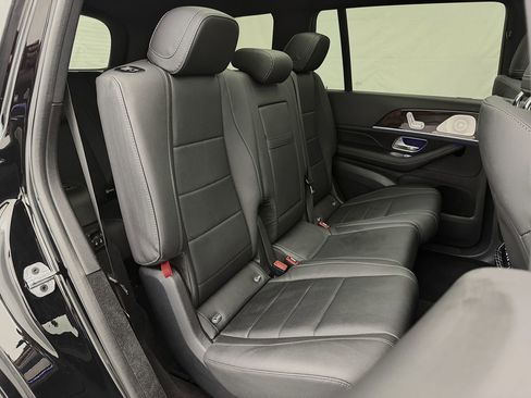 Used 2025 Mercedes-Benz GLS 450 4MATIC image 59
