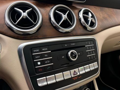 Used 2020 Mercedes-Benz GLA 250 4MATIC image 46