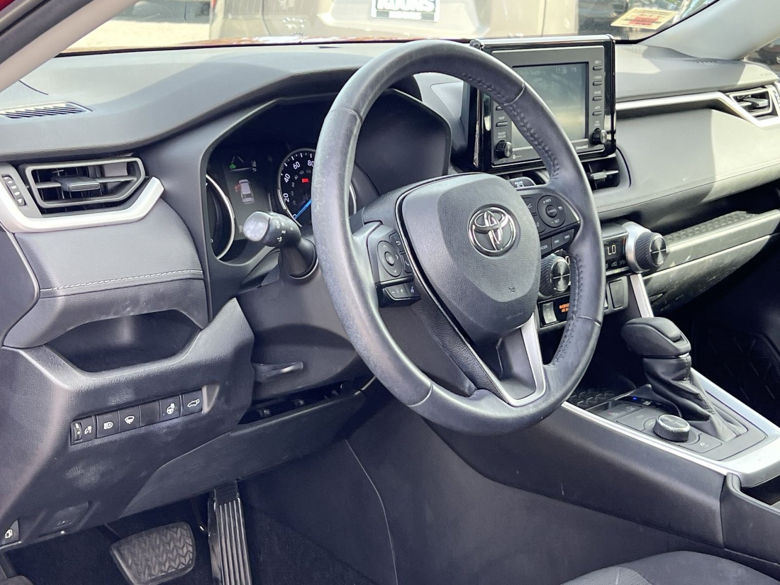 Used 2021 Toyota RAV4 XLE w/ Convenience Package AWD/4WD image 16