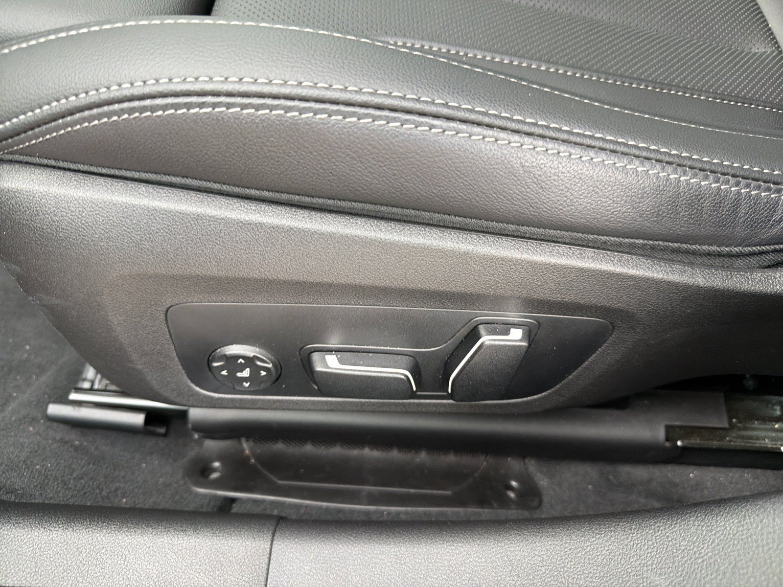 New 2025 BMW 330i Sedan w/ Convenience Package RWD image 21