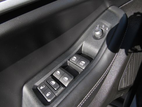 Used 2023 Jeep Grand Cherokee Limited image 23