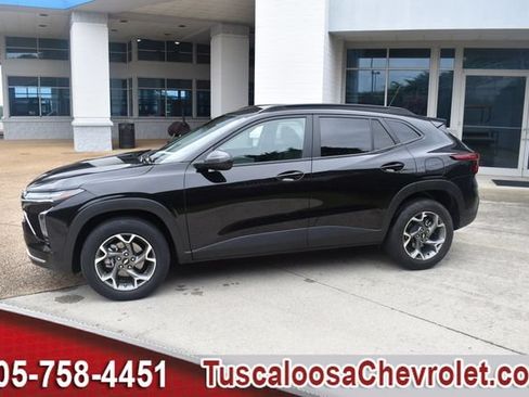 Certified 2025 Chevrolet Trax LT FWD image 6