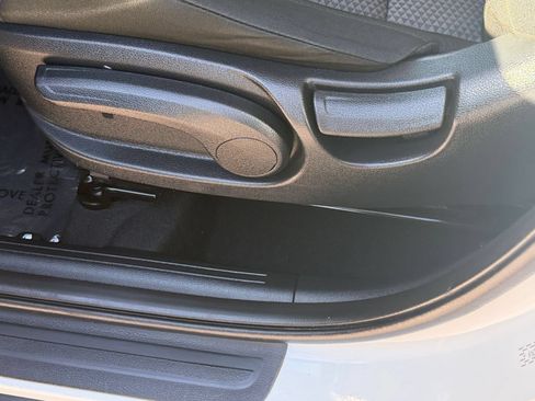 Used 2025 Kia Soul LX w/ LX Technology Package FWD image 21