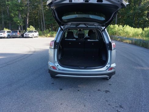 Used 2018 Toyota RAV4 XLE FWD image 15