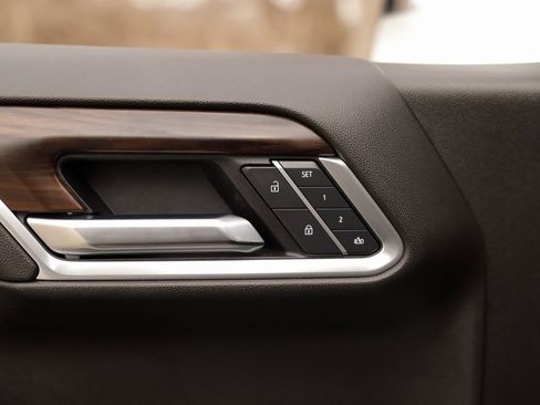 Used 2025 GMC Sierra 1500 SLT image 26