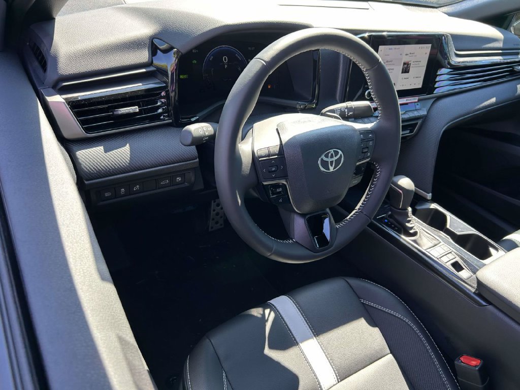 New 2026 Toyota Camry Hybrid FWD image 12