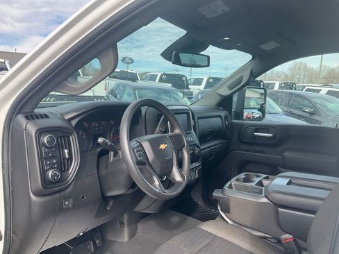 Used 2024 Chevrolet Silverado 2500 Custom w/ Custom Value Package image 15