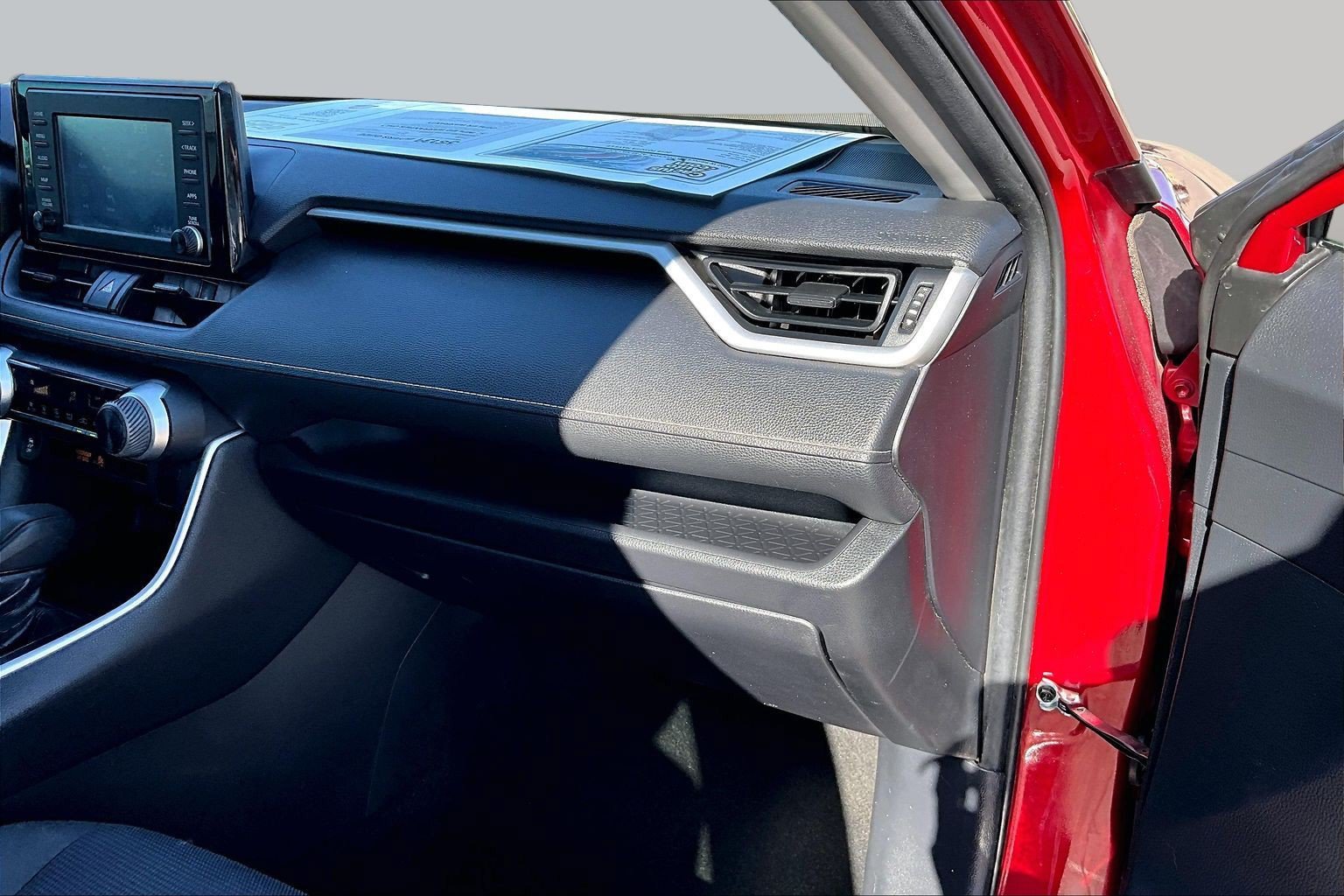 Used 2019 Toyota RAV4 LE w/ Carpet Mat Package FWD image 15