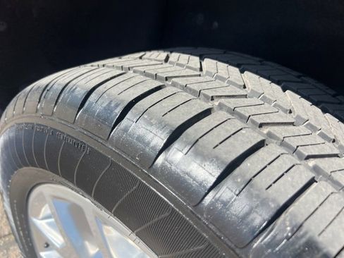 Used 2019 GMC Yukon XL SLE w/ SLE Value Package image 30