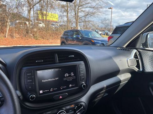 Used 2025 Kia Soul LX w/ LX Technology Package image 35