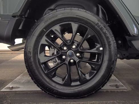 Used 2025 Jeep Wrangler Unlimited Sahara AWD/4WD image 21