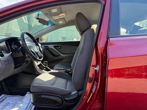 Used 2015 Hyundai Elantra SE image 12