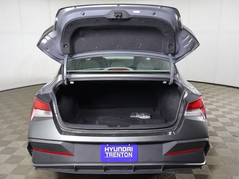 Used 2024 Hyundai Elantra SEL FWD image 14
