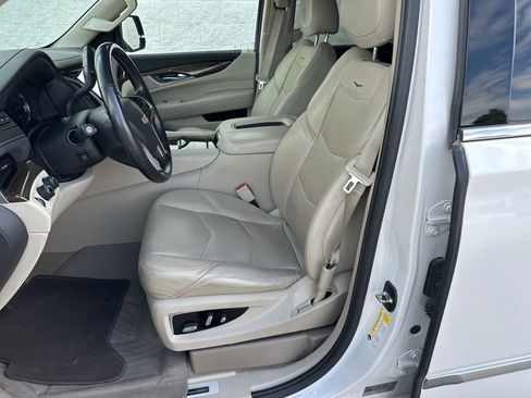 Used 2019 Cadillac Escalade ESV Premium Luxury AWD/4WD image 13