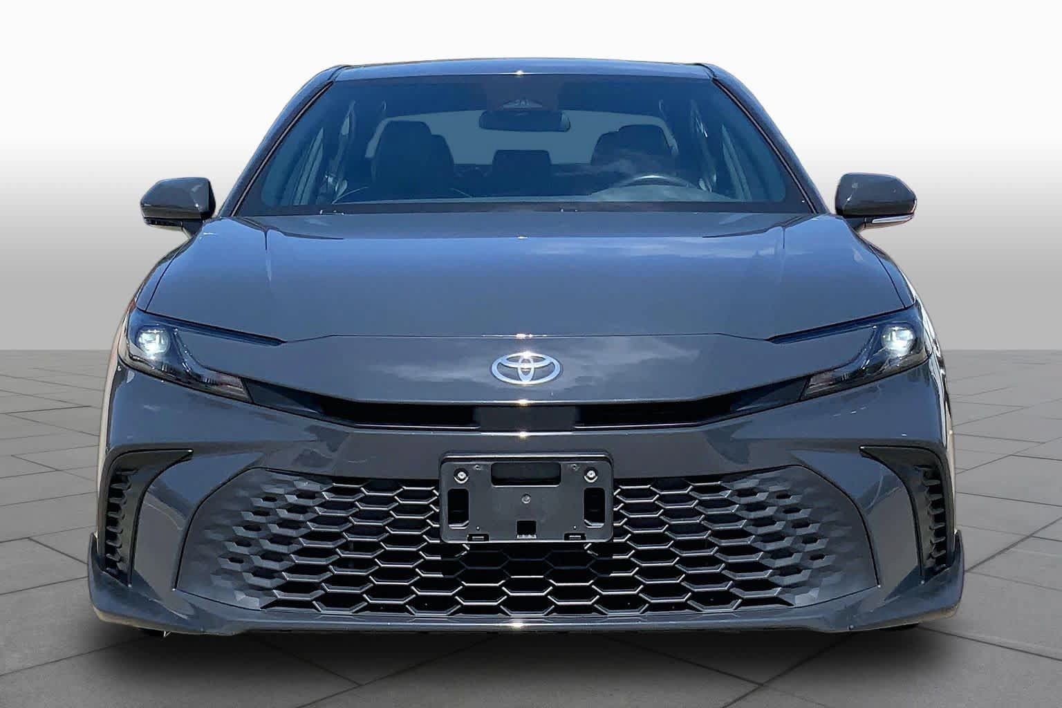 Used 2025 Toyota Camry SE FWD image 4