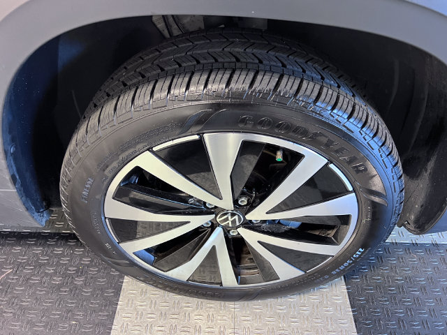 Certified 2023 Volkswagen Taos SE FWD image 9