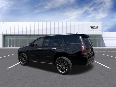Used 2020 Cadillac Escalade Premium Luxury w/ Escalade Sport Edition AWD/4WD image 4